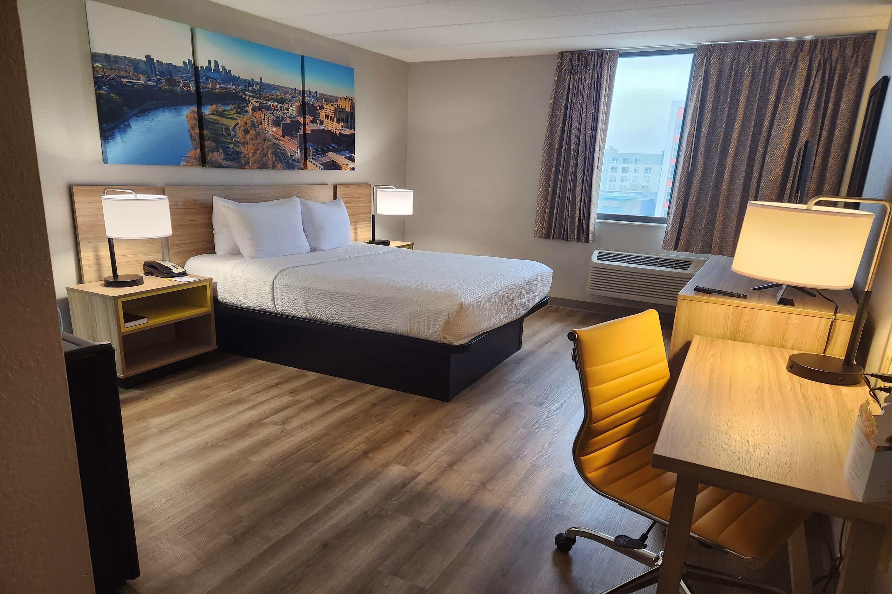 Days Hotel by Wyndham University Ave SE thumbnail 3