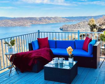 Exotic Lake View & Luxury living w AC, King beds, Pool tbl, Ping-Pong, BBQ, Deck, Boating, fishing, Hiking - Kelseyville - Balcony