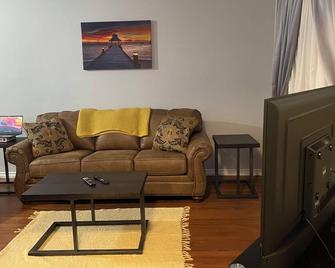 3-Bed House With Games Room - Moose Jaw - Living room