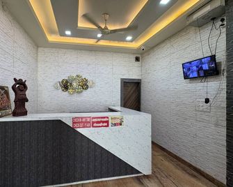 Hotel Vrinda Orchid Inn - Vrindavan - Рецепція
