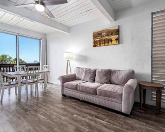 Kona Mansions#105 - Kailua-Kona - Living room