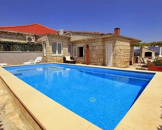 Villa Ivana - Žrnovo - Pool