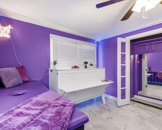 Fifty MORE Shaydes Of Play-the perfect private oasis for a couple 2 explore&play - Ashland City - Bedroom