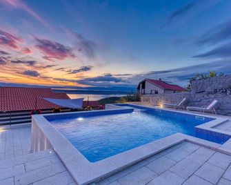 Awesome Apartment In Dramalj With Sauna - Dramalj - Basen