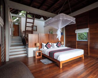 Treehouse Chalets - Belihuloya