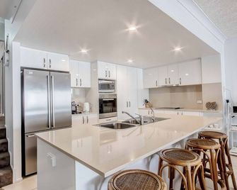 Sunrise Cove 25 - Kingscliff - Kitchen