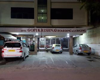 Hotel Gopikrishna - ติรูปัติ
