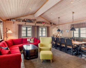 Beautiful Home In Dalen With Jacuzzi, Sauna And 4 Bedrooms - Dalen - Sala de estar