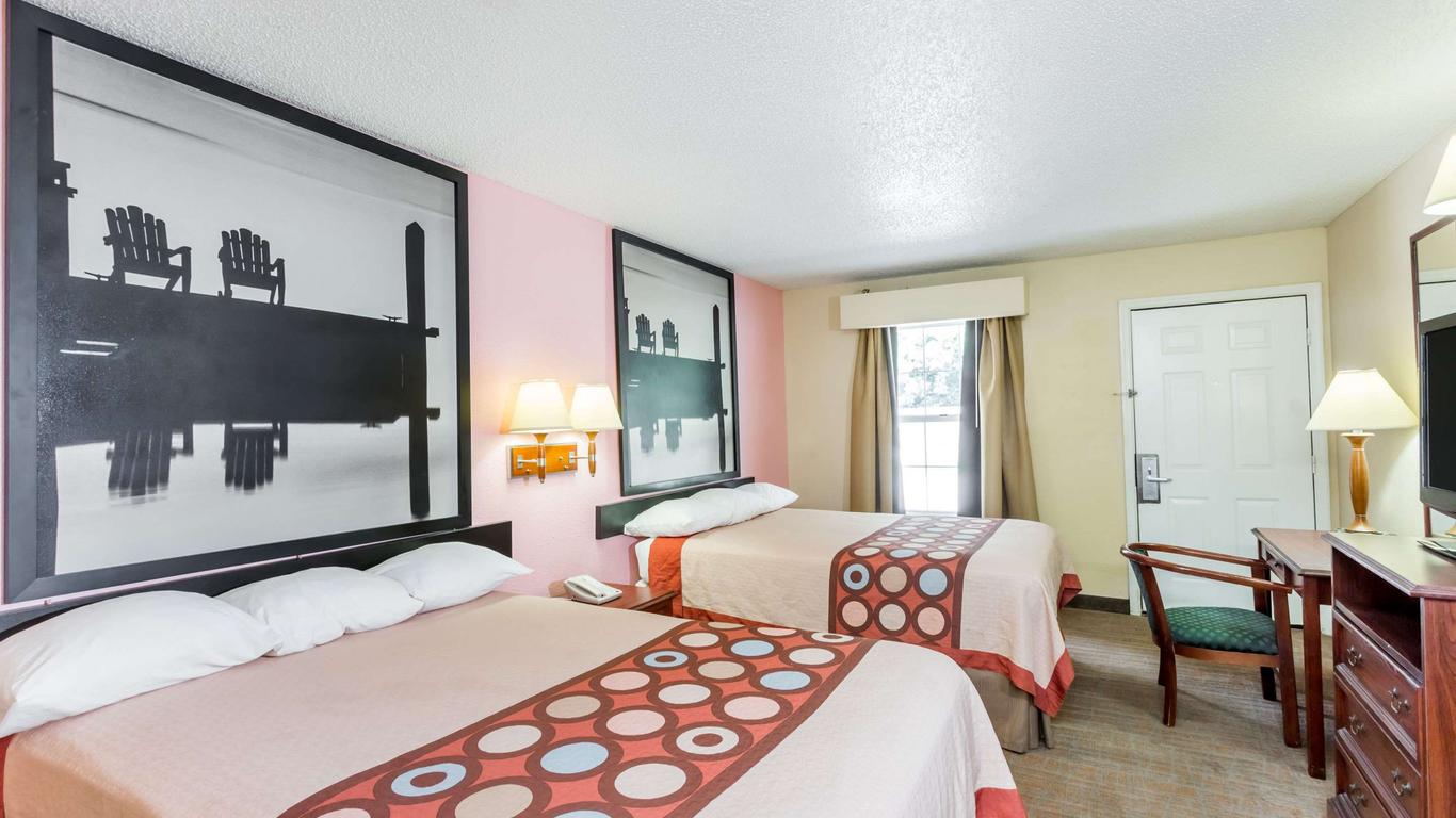 Super 8 by Wyndham Statesboro