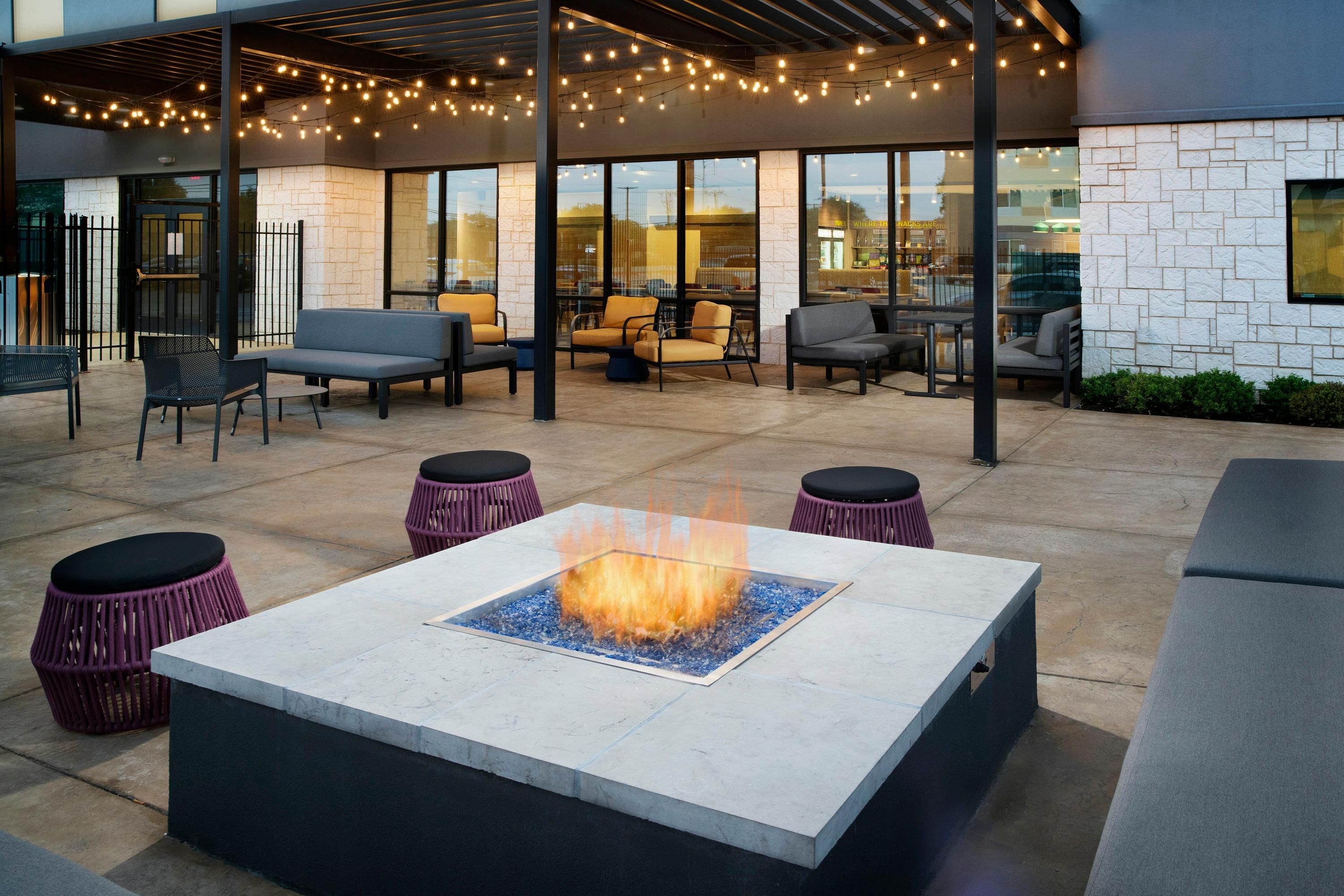 Home2 Suites by Hilton Dallas East - Dallas - Patio