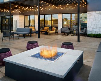 Home2 Suites by Hilton Dallas East - Dallas - Patio