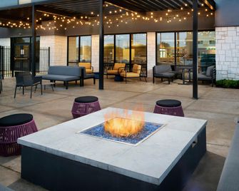 Home2 Suites by Hilton Dallas East - Dallas - Patio