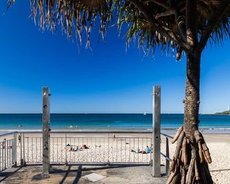 Alex Beach Cabins and Tourist Park - Alexandra Headland - Beach