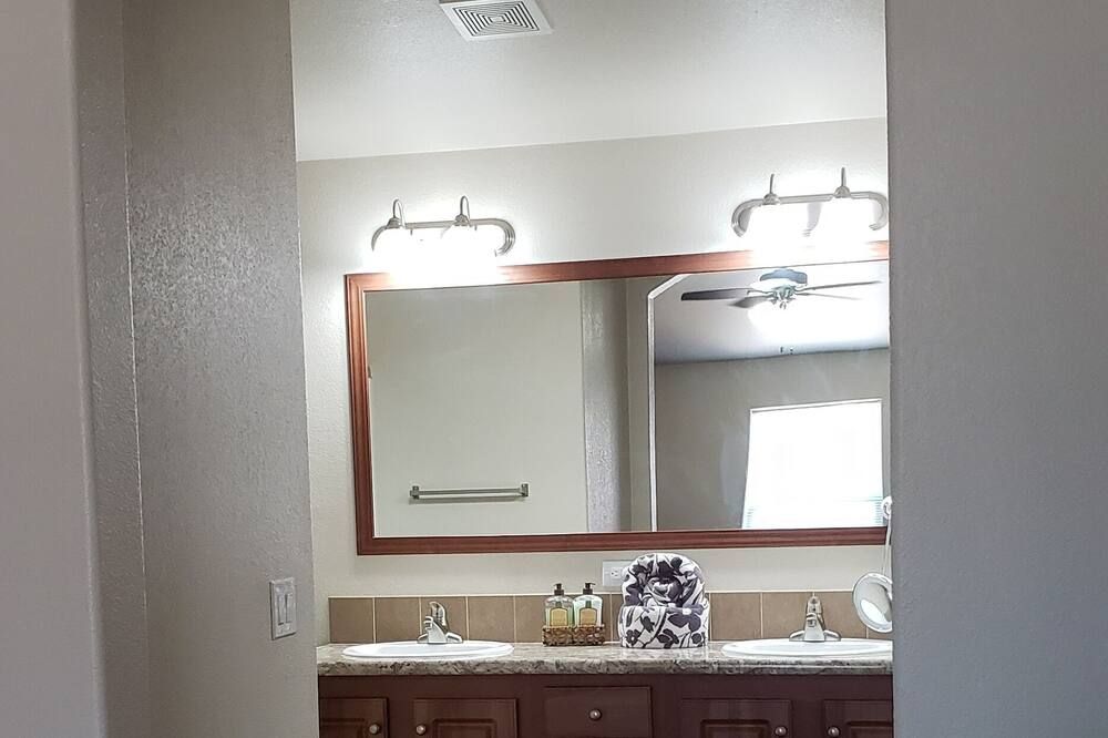 Room amenity view of Rural Camp Verde home on acreage! Near Sedona! Explore the Verde Valley!