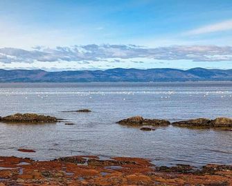 Chalet #11 Waterfront with Spa Fireplace Wifi & AC - Cap-Saint-Ignace - Beach