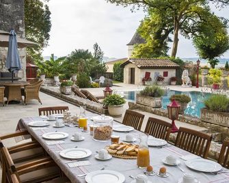 Chateau De Scandaillac 10 Bedroom 13th Cen. Castle - 생뛰토뻬드본 - 레스토랑