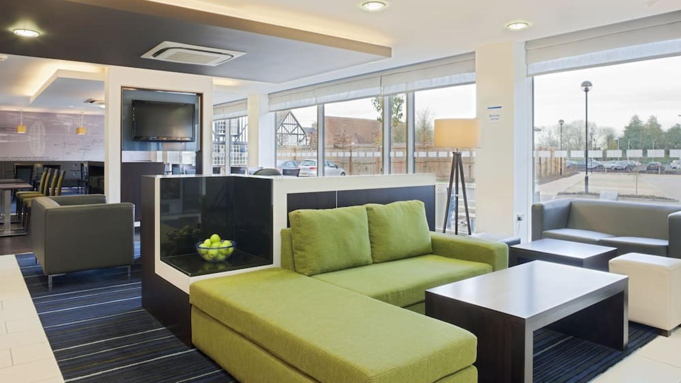 Holiday Inn Express Cambridge-Duxford M11, Jct.10