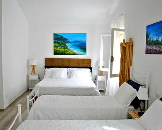 Bed And Breakfast Le Azalee - Numana - Camera da letto