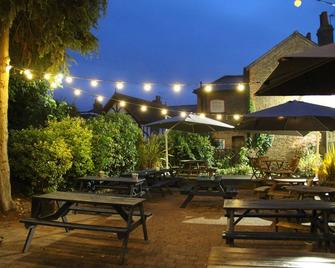 Blue Boar Hotel - Maldon - Terasa