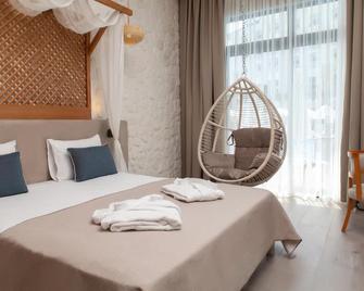 Side Royal Style Hotel - Side - Bedroom