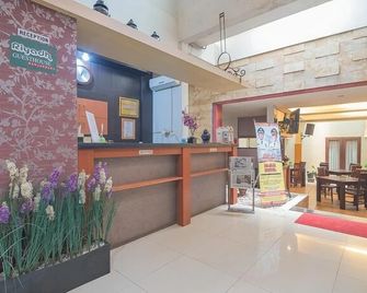 RedDoorz Plus Syariah at Banjarbaru 2 - Banjarbaru - Front desk