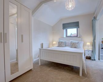 Crossways Cottage by Winterton Cottages - Winterton-on-Sea - Bedroom