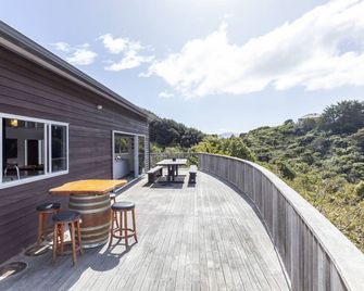 Home amongst the native bush - Paraparaumu - Balcony