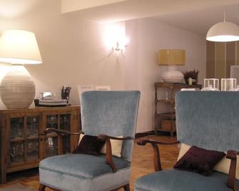 Hotel Central By Myhousespain - Gijón - Living room