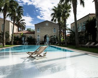 Manastir Alacati Hotel - Alacati - Pool