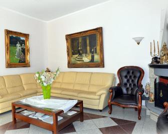 Kyridis Hotel - Komotini - Obývací pokoj