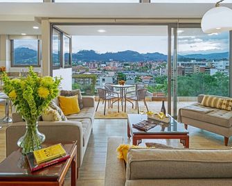 Luxury Penthouse, Historic City Center, Panoramic Views, -- Power Backup -- - Cuenca - Living room