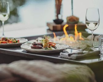 Jacuzzi Suite - Ocean Views & Beach - Kaiteriteri - Food