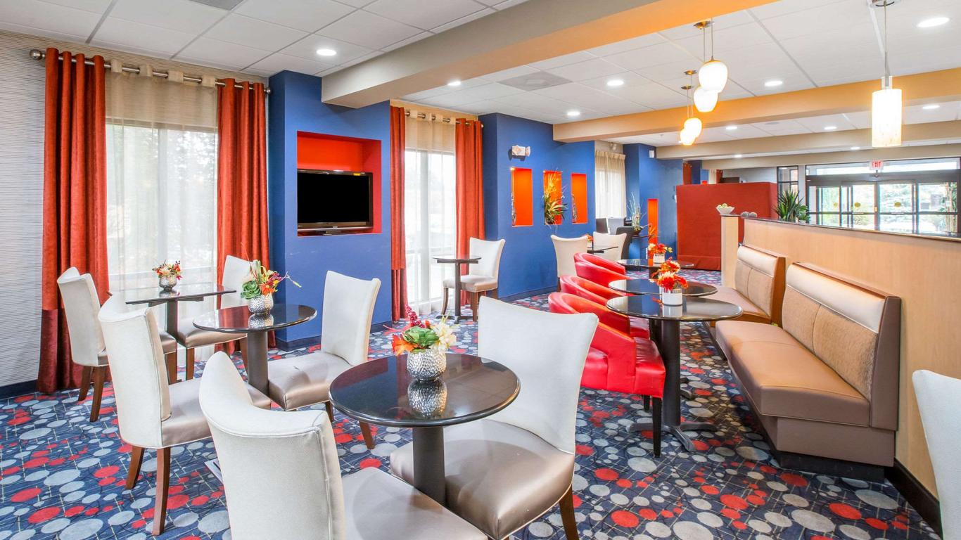 كومفرت سويتس لوكست جروف أتلانتا ساوث