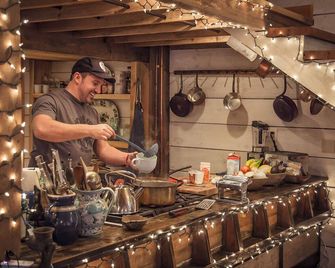 Cozy 2-bedroom cabin in enjoyable Londonderry with AC with hot tub and sauna - Londonderry - Buffet