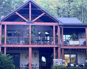 1of2 Bedroom Suites at Lake Barkley Old Kuttawa, KY - w/ golf cart - Kuttawa - Gebouw