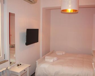 Roman Sunrise Rooms - Rome - Bedroom