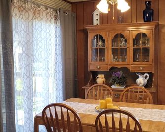 House in the heart of the Green Mnts. Hiking/biking trails. Something for all. - Hancock - Essbereich