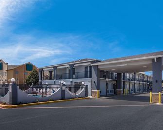 Econo Lodge Waco North I-35 - Bellmead - Gebouw