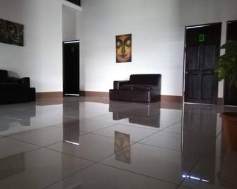 Hospedaje Lawson - Parismina - Lobby