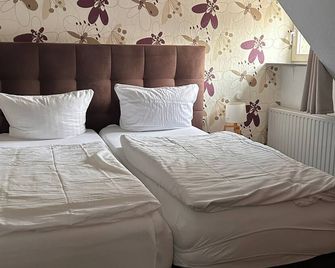 Alte Schlosskurve Hotel & Restaurant - Bad Arolsen - Schlafzimmer