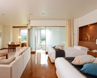 Sapporo Park Hotel - Sapporo - Living room