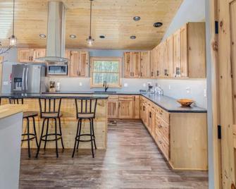 Winter Escape: Ride-In/Ride-Out to Prospector Trails, 10 Acres Near Giants Ridge - Babbitt - Cocina