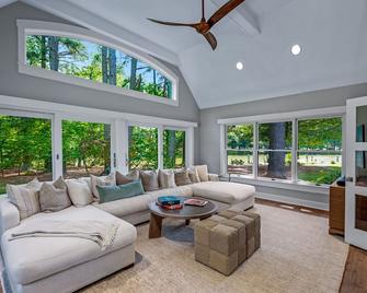 Blue Herons Villa - Easton - Living room