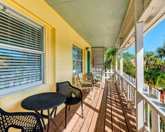 Just steps away from beach! - Cape Canaveral - Balcony