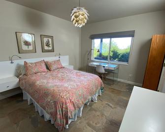 Private apartment in Los Gatos mountains with patio and beautiful view - Los Gatos - Bedroom