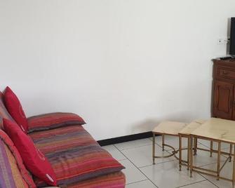 Les Petites Jardaises 3 logements se louent independamment tout a pied plages centre ville port - Jard-sur-Mer - Living room