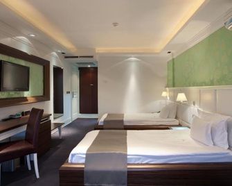 Garni Hotel Crystal Kraljevo - Kraljevo - Bedroom