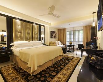 Terra Nova All Suite Hotel - Kingston - Bedroom