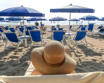 Hotel Villa Lo Scoglietto - San Vincenzo - Strand