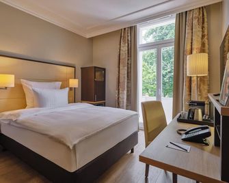 Steigenberger Hotel Bad Neuenahr - באד נוינאהר-ארוויילר - חדר שינה